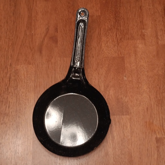 Handpainted Skillet Chicken Farmhouse Wall Hanging Decorative Only - Picture 3 of 5